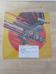 lot 9 image: JUDAS PRIEST - SCREAMING FOR VENGENCE - 1982 - VINYL LP