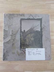 lot 34 image: LED ZEPPELIN - IV - 1971 - VINYL LP