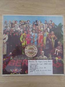 lot 76 image: THE BEATLES - SGT. PEPPERS LONLEY HEARTS CLUB BAND - 1967 - VINYL LP