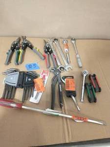 lot 25 image: LOT OF TOOLS