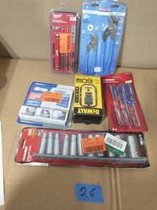 lot 26 image: LOT OF TOOLS