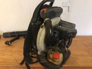 lot 5 image: ECHO gas power leaf blower