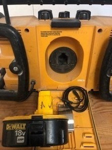 lot 11 image: DeWALT RADIO