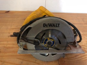 lot 19 image: DeWalt Circular Saw