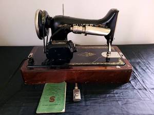 Vintage Singer Electric Sewing Machine AB926648