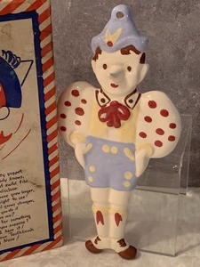 lot 27 image: Vintage Clemsons Pinocchio Toothbrush Holder