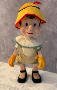 lot 12 image: Vintage Disney Edition 16 Pinocchio Figurine