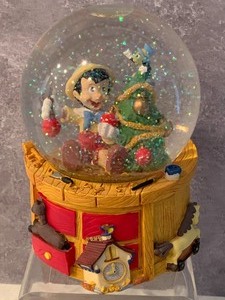 lot 46 image: Enesco Deck the Halls Musical Snow Globe & Schmid Musical Trinket Style Box