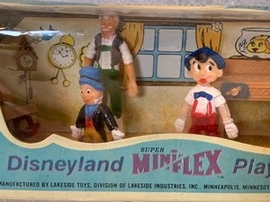 lot 94 image: Vintage Disneyland Super Miniflex Pinocchio Playset by Lakeside Toys