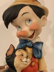 lot 134 image: Signed Giuseppe Armani Pinocchio & Figaro Figurine