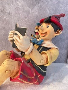 lot 125 image: Whimsical Ledge Sitting Pinocchio Statue
