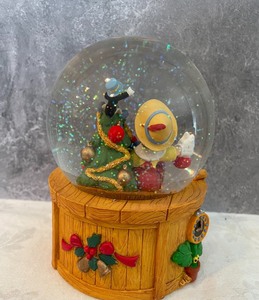 lot 106 image: Holiday Themed Musical Pinocchio Waterball