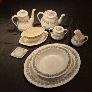 Large Service of Wedgwood Queensware China Dinnerware