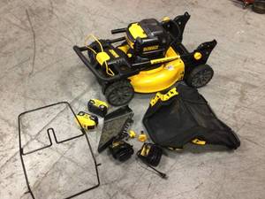Dewalt 21.5 in. 20-Volt MAX Lithium-Ion Cordless Battery Walk Behind Push Mower see pictures