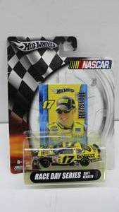 lot 16 image: 2004 Series Matt Kenseth #17 Diecast