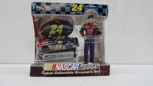 lot 33 image: 2004 Jeff Gordon #24 Ornament Set