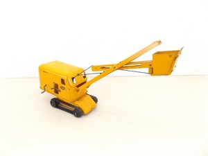 lot 9 image: 1940s Wyandotte Pressed Steel Steam Shovel