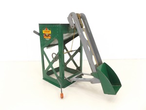 lot 10 image: 1950s Marx Hopper Loader Pressed Steel Toy