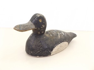 lot 15 image: Antique Glass Eye Wood Carved 14 Duck Decoy