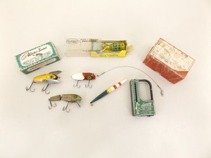 lot 16 image: Lot of Vintage Heddon etc. Fishing Lures etc.