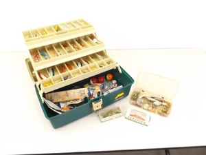 lot 17 image: FULL Tackle Box Lures, Bobbers, etc.