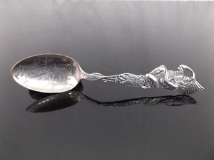 lot 33 image: Antique .925 Sterling Silver North Dakota Indian Native American Souvenir Spoon
