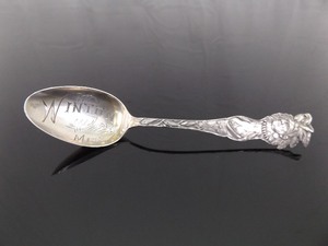 lot 34 image: Antique .925 Sterling Silver Minnesota Indian Native American Souvenir Spoon