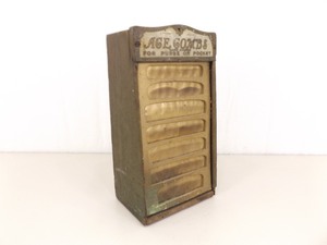 lot 44 image: Antique Ace Combs Wood Counter Display Box
