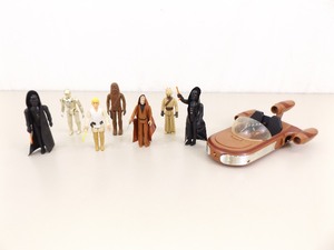lot 69 image: Lot of Original Kenner 1970s Star Wars Figurines, Landspeeder, etc.