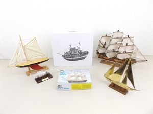 lot 77 image: Lot of 6 Various Ship Models