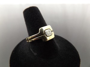 lot 91 image: 14k Yellow Gold and Diamond Ring Size 9