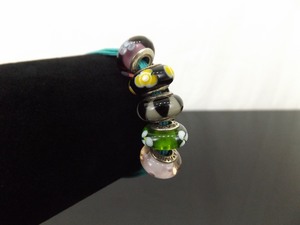 lot 95 image: 6.75 PANDORA Charm Bracelet with 5 ALE PANDORA Murano Charms