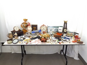 lot 100 image: Large Lot of Misc. Collectibles
