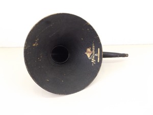 lot 50 image: Antique Magnavox 14 Speaker Horn