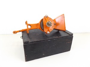 lot 56 image: Antique Iron Arcade #1 Mill Grinder