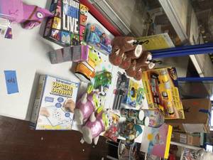 lot 8 image: LOT OF MIXED TOYS