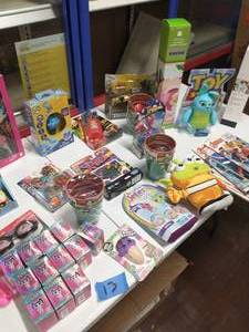 lot 13 image: LOT OF MIXED TOYS