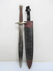 lot 13 image: Very Cool Lord of The Rings Sting Sword wScabbard