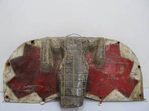 lot 18 image: Hand Made Vintage African Wood Carving wCrocodile