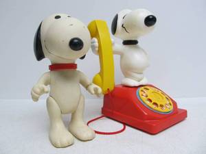 lot 38 image: Vintage 1960s Peanuts SNOOPY Toy & Romper Room Telephone