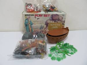 lot 51 image: NOS Vintage NOAHS ARK Play Set