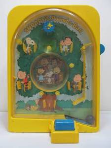 lot 54 image: Vintage PEANUTS Tabletop Pinball Game