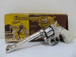 lot 130 image: Excellent Vintage ROY ROGERS Shootin Iron Six-shooter Cap Gun wBox