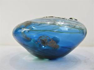 lot 138 image: Nice Hand Blown Signed Art Glass Round Vase