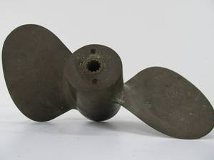lot 146 image: Large Vintage Heavy Solid Brass QUICK SILVER Boat Propeller 