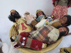 lot 147 image: Group of Vintage Native American Dolls & Beaded Items
