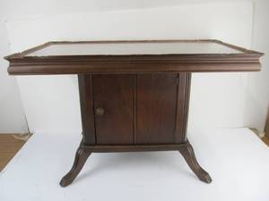 lot 155 image: Vintage Glass Top Cabinet Table 