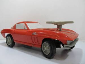 lot 165 image: Large Vintage RTD Childs Ride-On Corvette