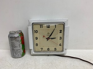 lot 48 image: Mid Century White Telechron Kitchen Clock