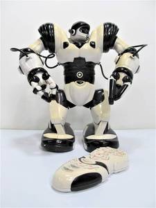 lot 229 image: Working 2004 WowWee Robot
